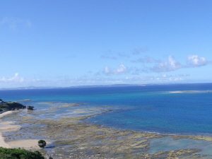 青い海