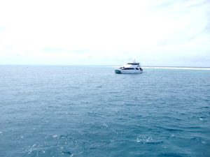 海の上に浮かぶ船