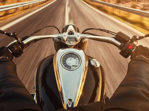 バイクを持つハンドル姿勢